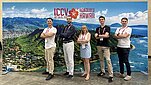 Zespół CDSI przed plakatem ICCV Honolulu Hawaii
